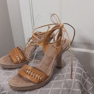 Gianni Bini Lace up Heals 3.5" Tan Sz 7.5 leather upper